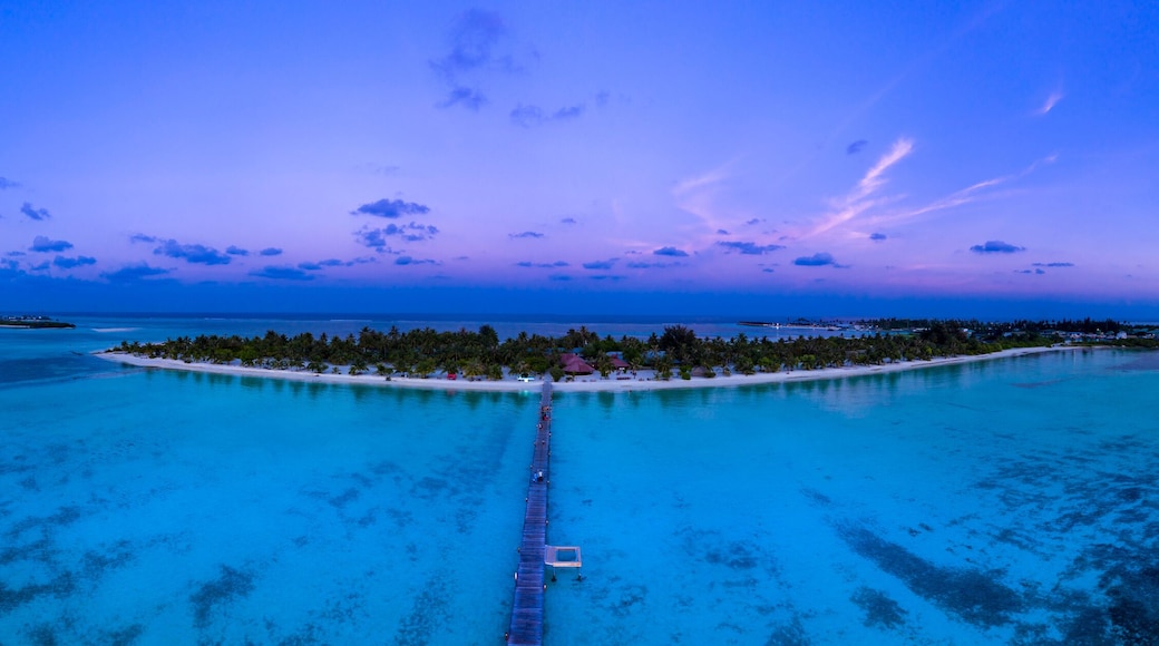 Maldives, South Male Atoll, Maldives Bodufinolhu, lagoon with beach bungalows