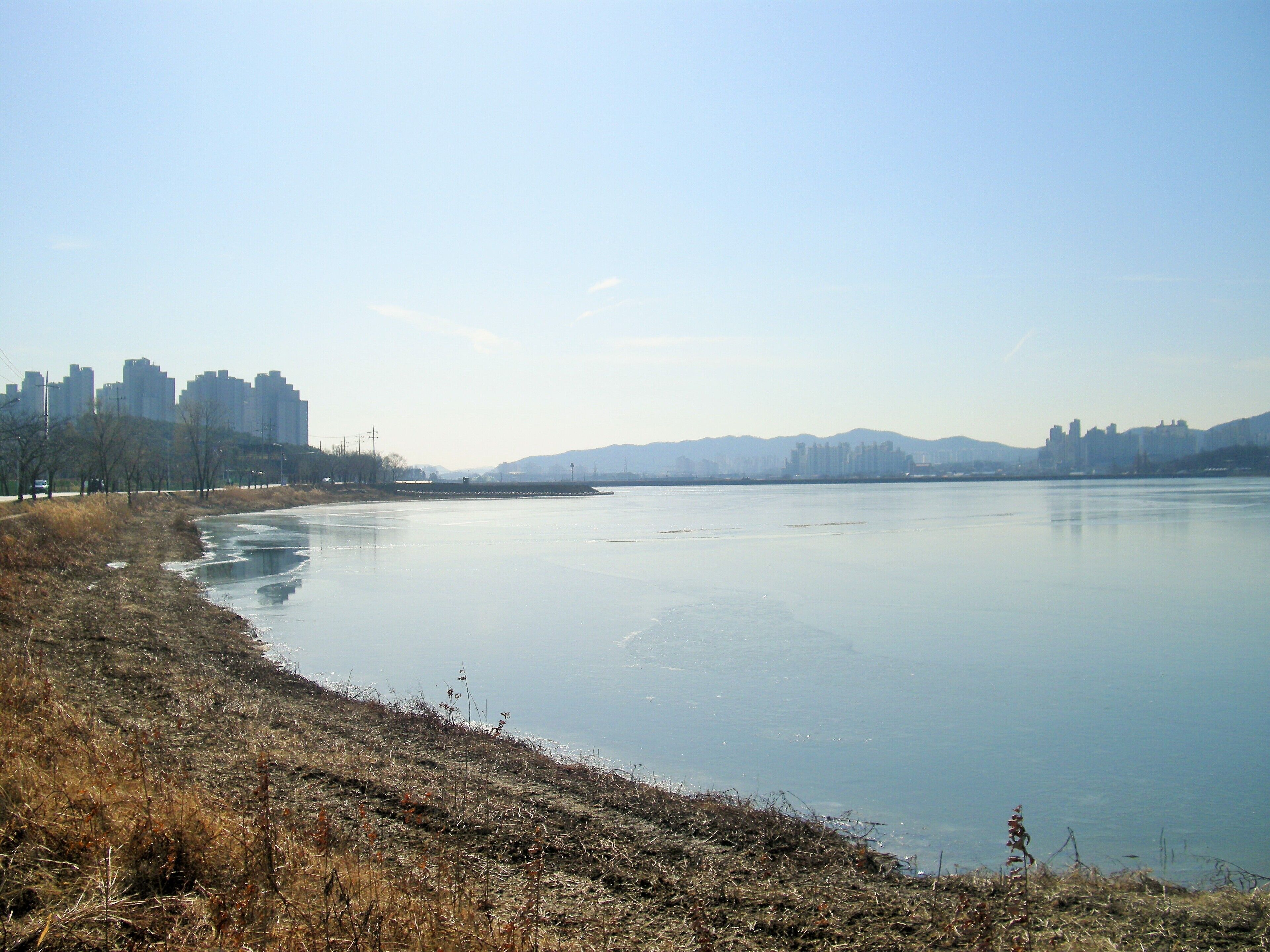 Wangsong Lake (former Wangsong Reservoir) in Uiwang-si, Gyeonggi-do