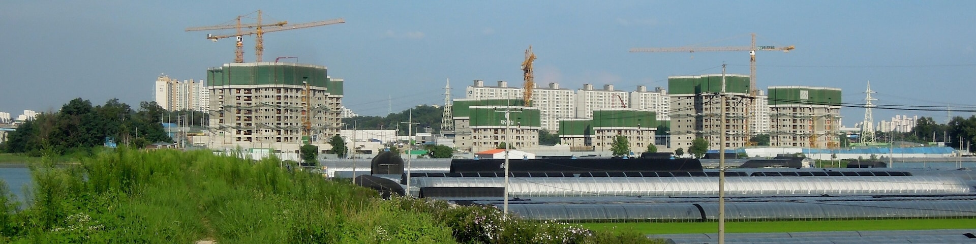 Lakeside Prugio under construction in Ipbuk-dong, seen from Wangsong Dam, Dangsu-dong, Suwon, South Korea