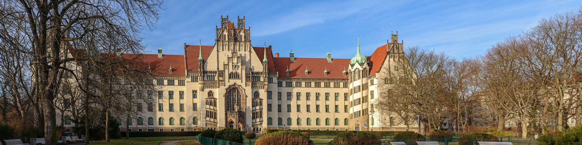 Vorbild Albrechtsburg in Meißen: Das Amtsgericht am Weddinger Brunnenplatz