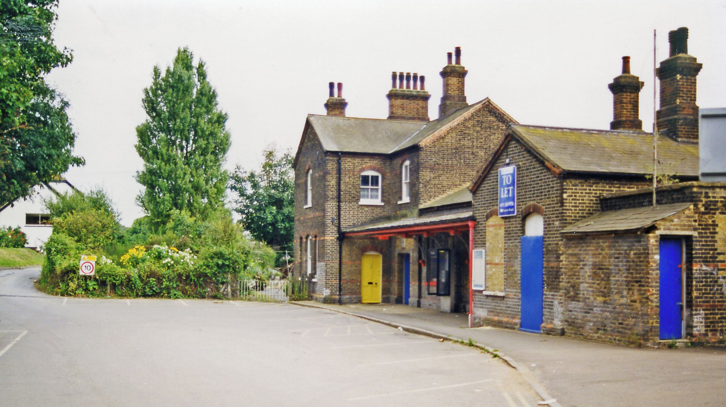 Mitcham Junction station, exterior 1998. View eastward, towards Sutton/West Croydon: ex-LB&SCR Victoria/London Bridge - Sutton - Dorking - Horsham and Mid-Sussex line to the Coast, junction with Wimbledon - West Croydon line until 31/5/97, which was in 1998 being converted to part of the Croydon Tramlink