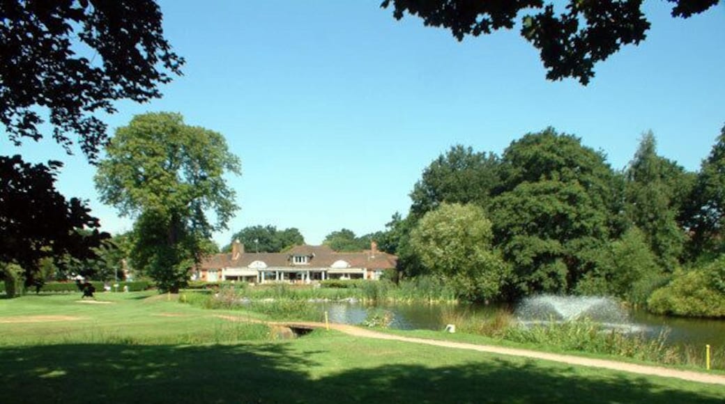 Langley Park Golf Club BR3. Showing the clubhouse and one of two ornamental fountains in front of it.