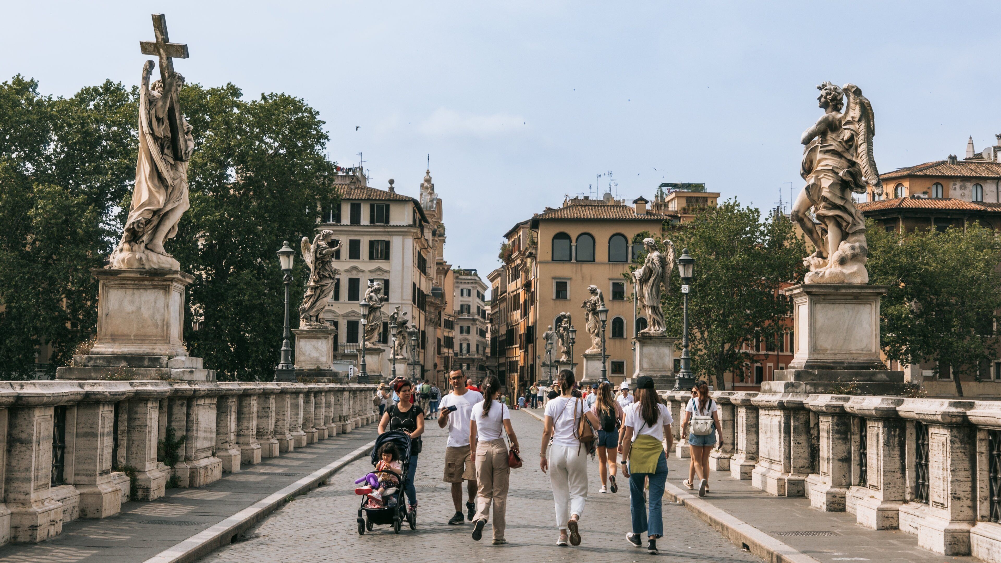 Borgo showing street scenes, a bridge and a statue or sculpture