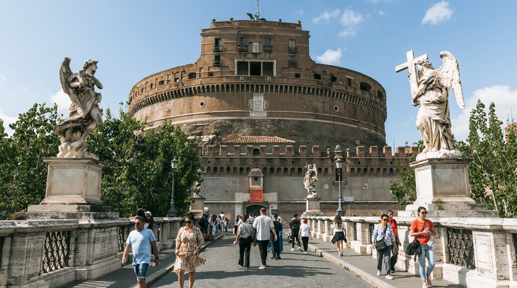 Borgo showing heritage elements, street scenes and heritage architecture