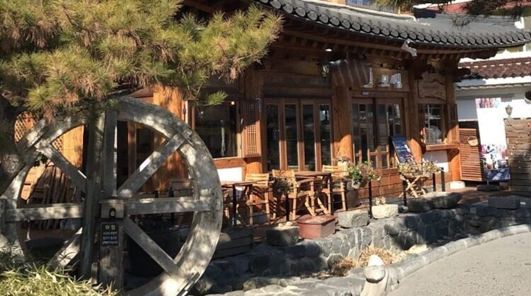 A must when visiting South Korea- Spending the night in a traditional Hanok in Jeonju’s Hanok Village