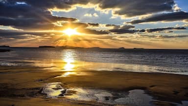 This is the biggest and stunning sunset I have never saw before. At South Korea Byeonsanbando.
#GoldenHour