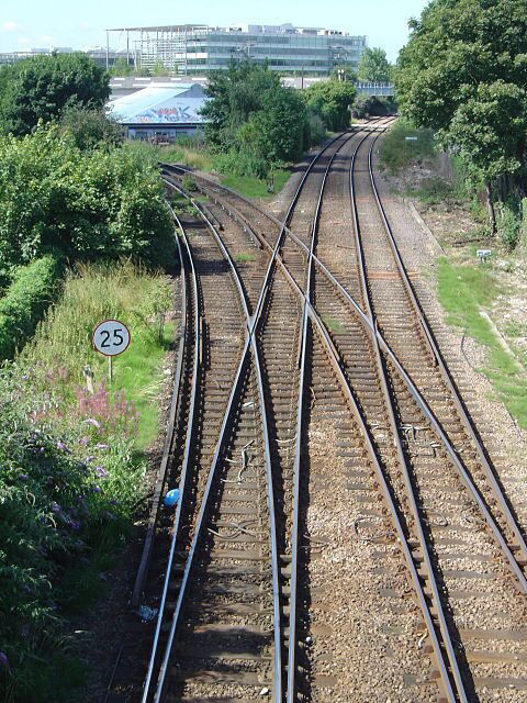South Acton junction The left hand tracks are the North London Line route to Gunnersbury and Richmond. The right hand lines provide a freight link to the south western lines at Kew.