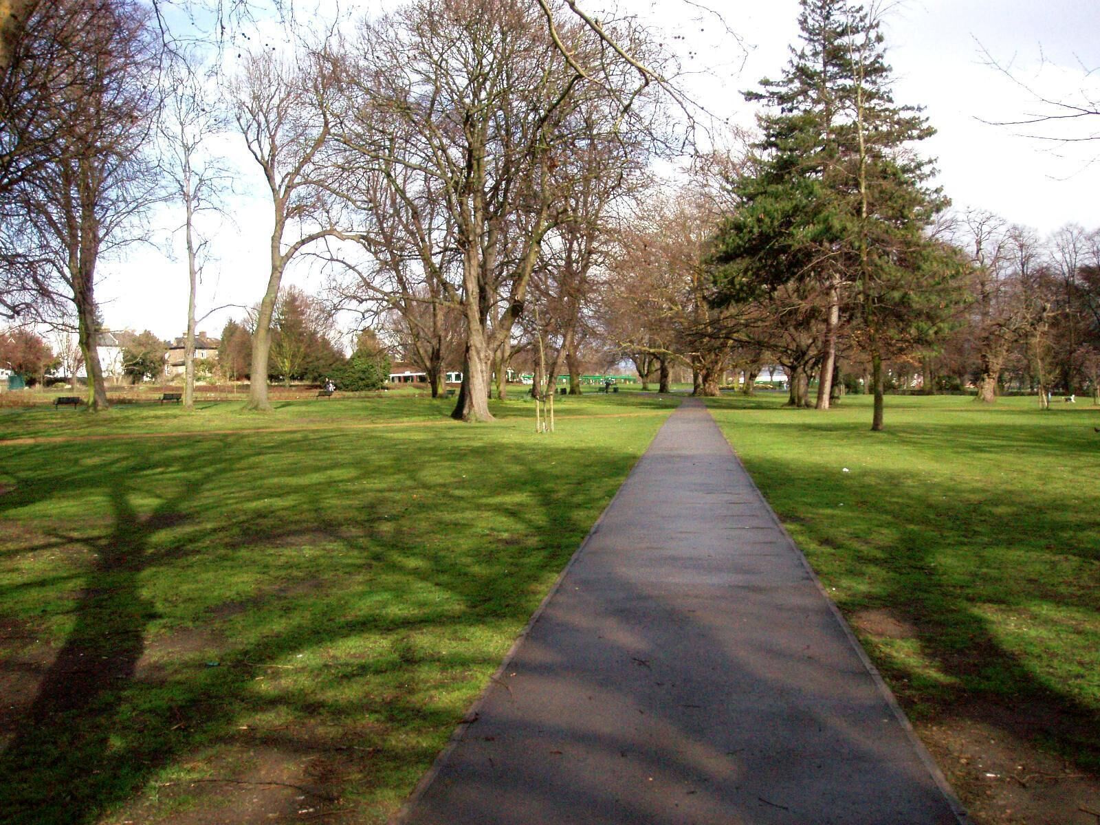 It has a little pond in it. It's quite pretty for the area. Photo taken March 2008. Owner: London Borough of Ealing (website).