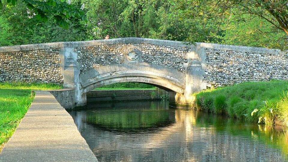 Bridge over the Wandle, Beddington Park The bridge is covered in flints.