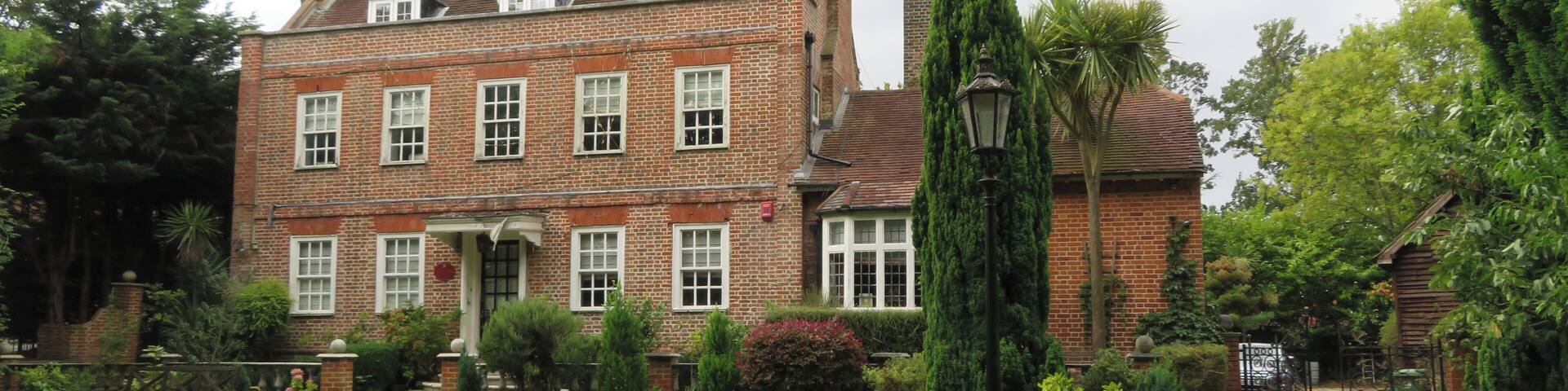 Wandle Bank Wikidata has entry Q26318705 with data related to this item.