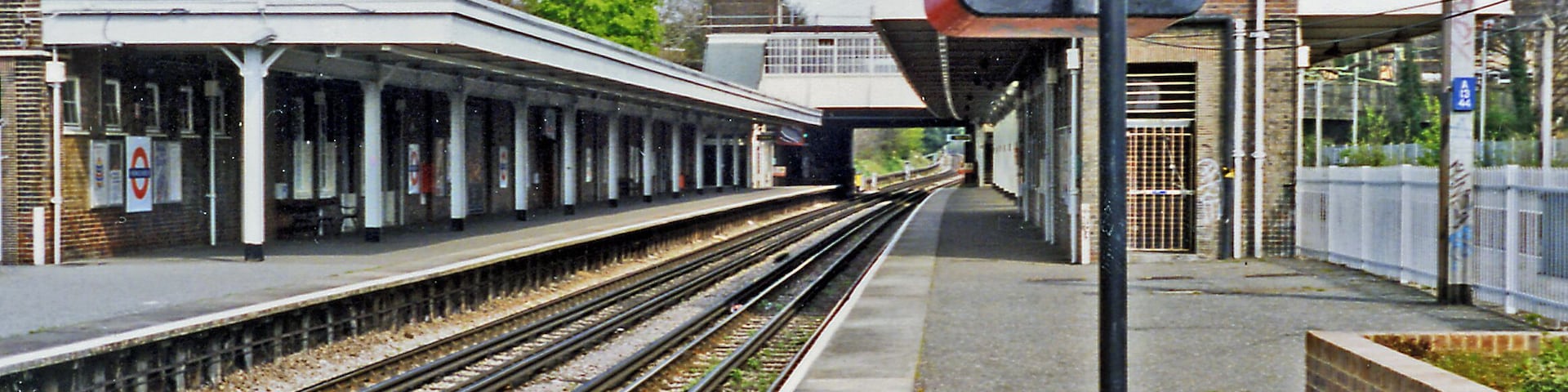 Hornchurch station. View eastward, towards Upminster: LT Underground District Line, also Southend and Shoeburyness on the ex-LT&S line from Fenchurch Street. The LT&S lines pass on the right and since 12/6/61 have had no platforms here.
