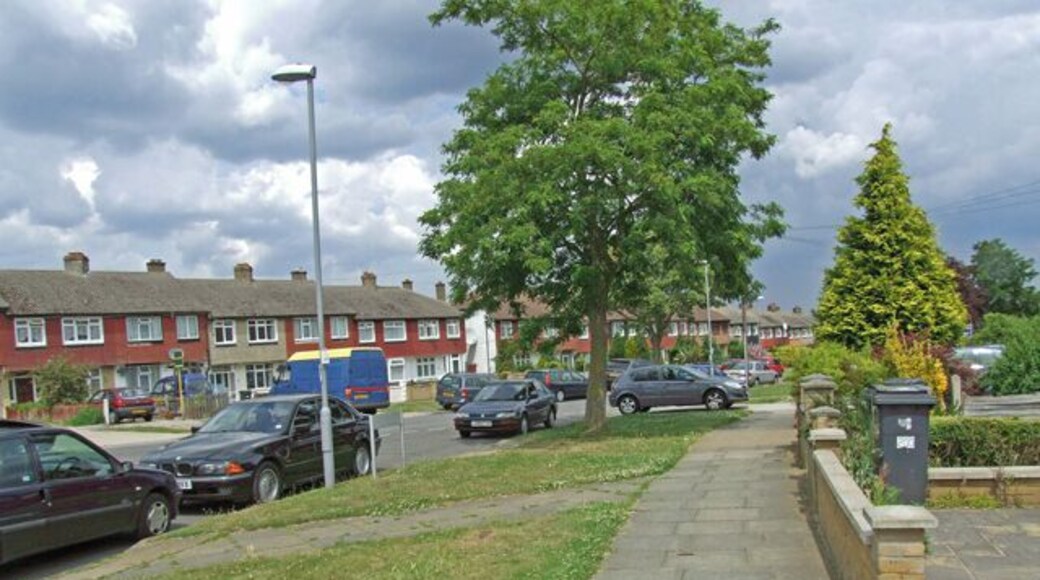Knollmead One of the tree lined streets on the inter war built Sunray housing development situated between the Waterloo and Chessington railway line and the A3 at Tolworth.