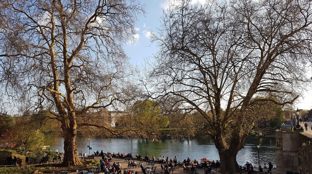 O Higgins square by Richmond Bridge, Richmond, London.