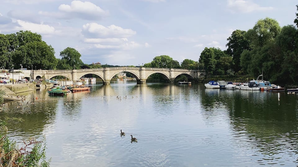 Richmond bridge on river Thames.
Richmond , UK