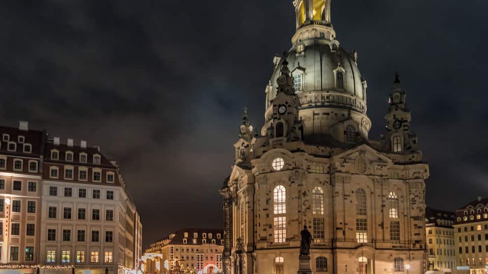 Die Frauenkirche in Dresden ist eine Kirche des Barocks und der prägende Monumentalbau des Dresdner Neumarkts.