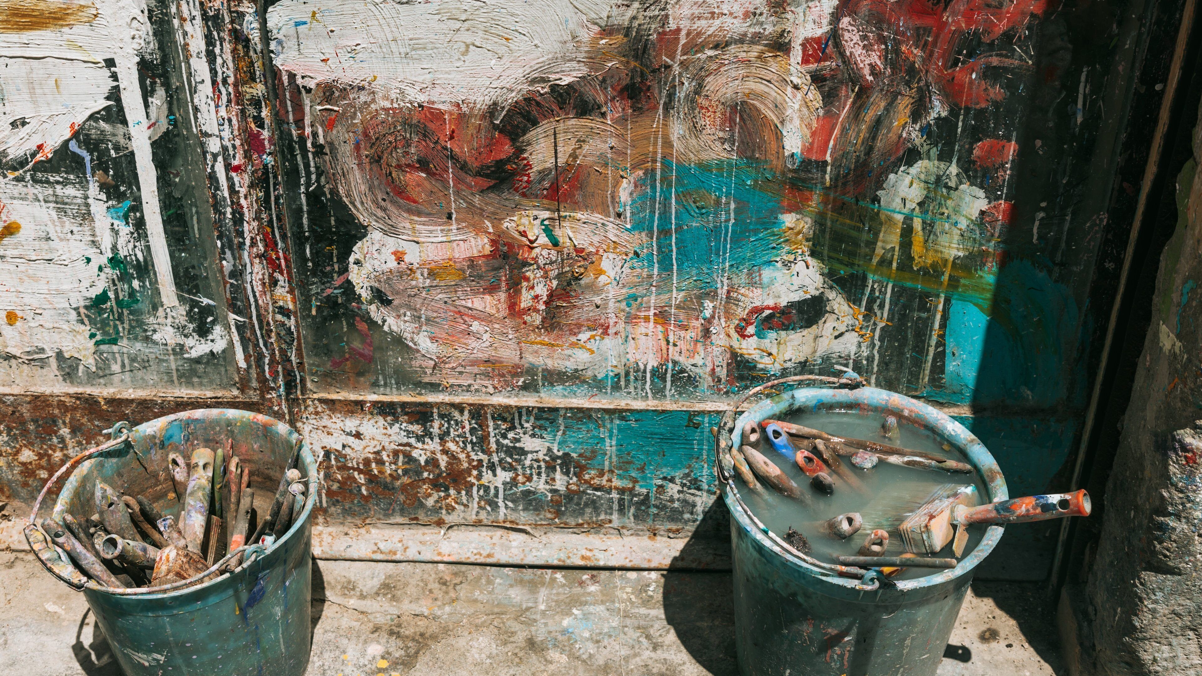 Parione featuring outdoor art