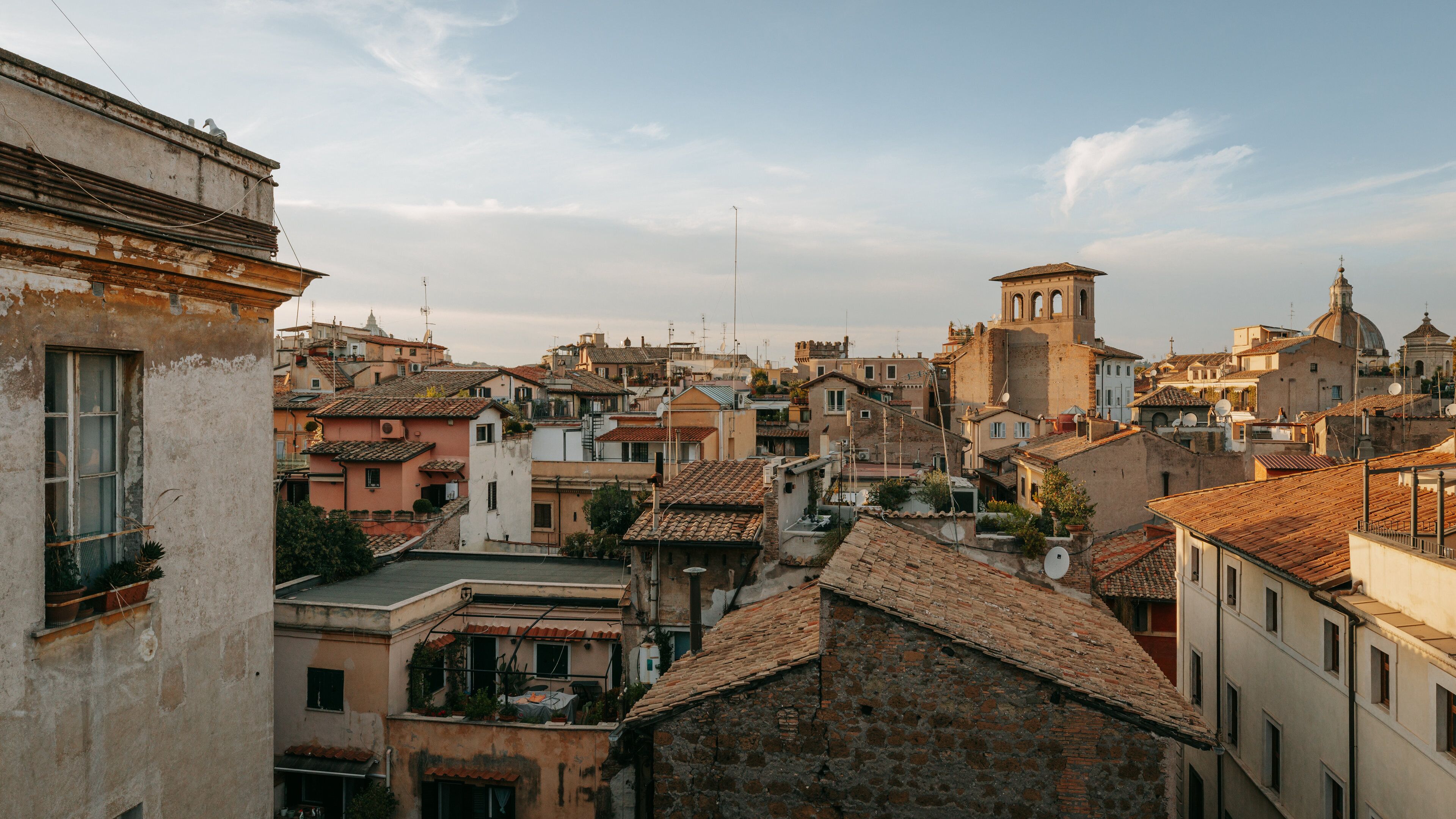 Parione showing a city and landscape views