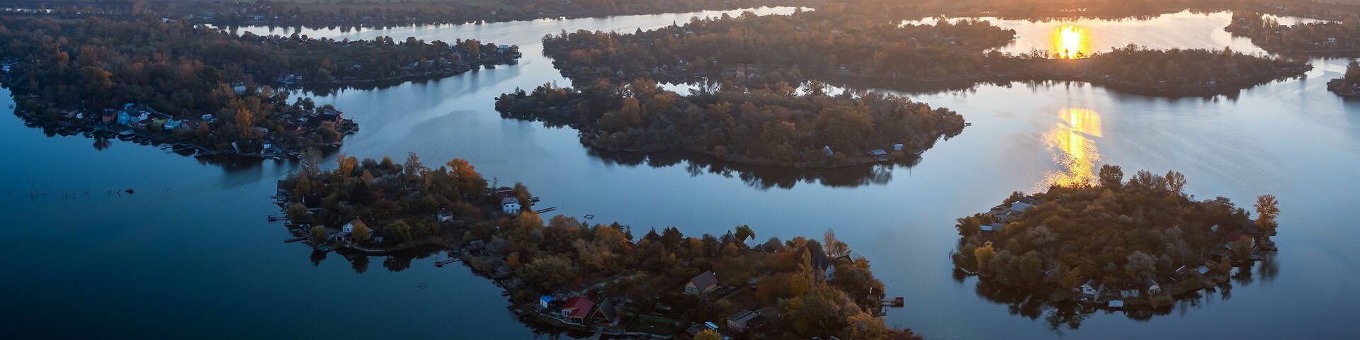 Amazing lake withs small islands. Thia is a fisher paradise in Hungary. Near by Budapest nexxt to Csepel. The Hungarian name is Kavicsos tó.