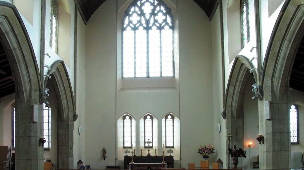 St Luke, Baxter Road, Great Ilford - East end