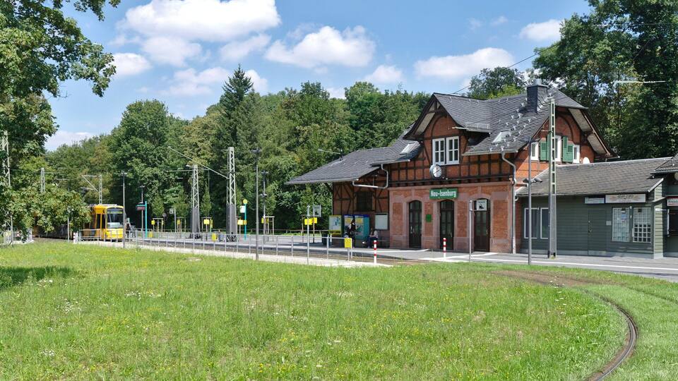 VGF tram S-Type 235 at Neu-Isenburg Stadtgrenze, next to the station building of the Frankfurter Waldbahn, August 2016