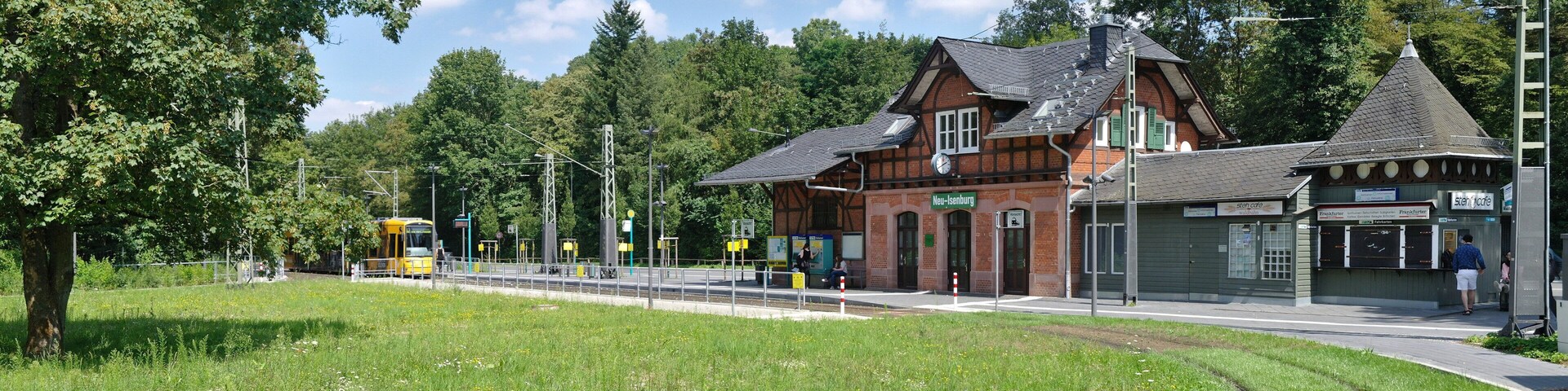 VGF tram S-Type 235 at Neu-Isenburg Stadtgrenze, next to the station building of the Frankfurter Waldbahn, August 2016