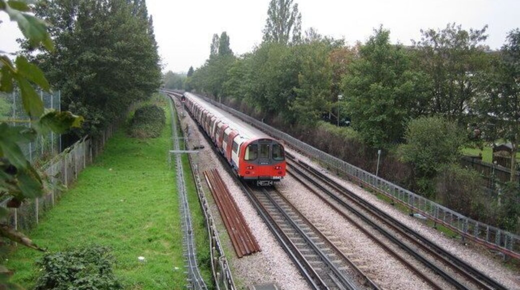 Northern Line railway in Burnt Oak The track bed looks to have been recently refurbished in this view taken from the A5109 Deansbrook Road overbridge. The train is heading south from Edgware towards Burnt Oak station, and the trailing unit is No. 51543.