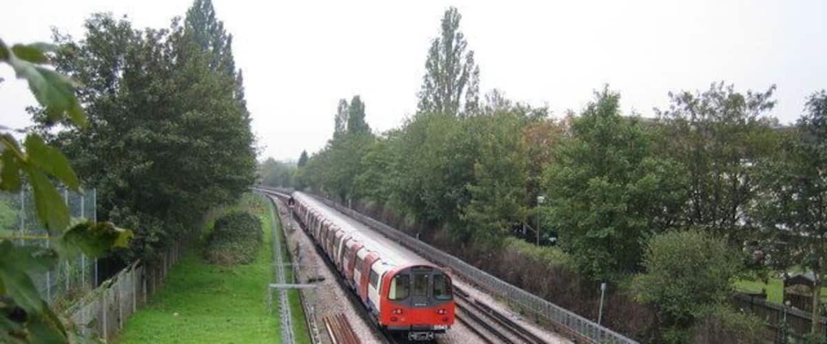 Northern Line railway in Burnt Oak The track bed looks to have been recently refurbished in this view taken from the A5109 Deansbrook Road overbridge. The train is heading south from Edgware towards Burnt Oak station, and the trailing unit is No. 51543.