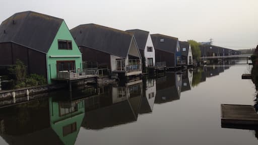 Brilliant (sub)urban architecture defies overcast weather by definition. #greatdesign