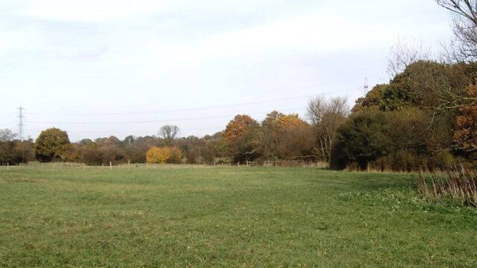 Ingrebourne valley north of Upminster The trees on the right mark the course of the river. The valley itself is about one kilometre wide and provides a corridor of open countryside in an otherwise built-up area.