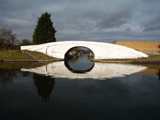 Bulls Bridge, Grand Union Canal Bulls Bridge (built 1801) spans the entrance to the Paddington Arm linking Paddington to Uxbridge. It was begun in 1801 and was joined to the main canal at Bulls Bridge in 1805.