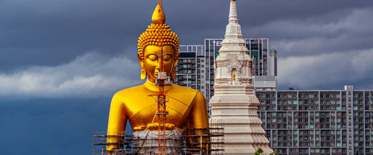 Bangkok's Giant Golden Buddha at Wat Paknam Temple