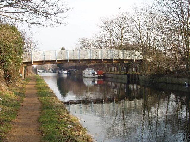 Grand Union Canal bridge 203a to 3 Bridges Primary School