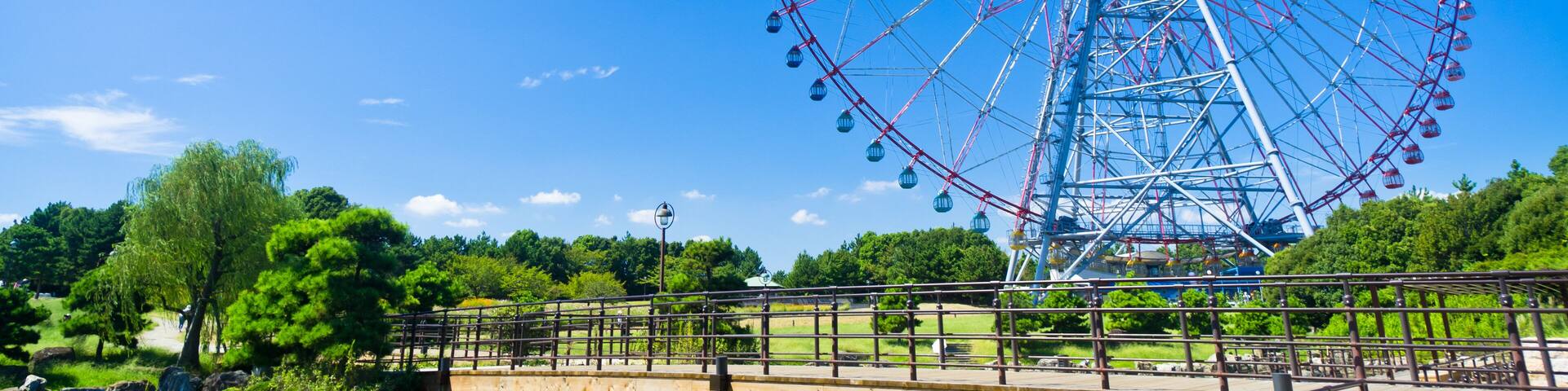 葛西臨海公園の大観覧車 / A large Ferris wheel in Kasai Rinkai Park. Edogawa, Tokyo, Japan.