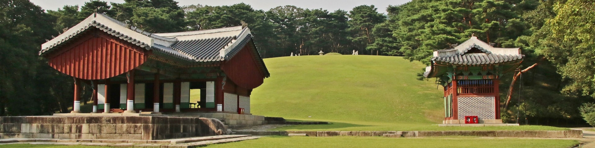 This media shows the cultural heritage monument in South Korea with the number: