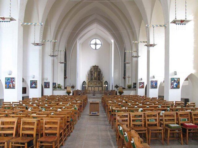 St Thomas, Hanwell, London W7 - east end