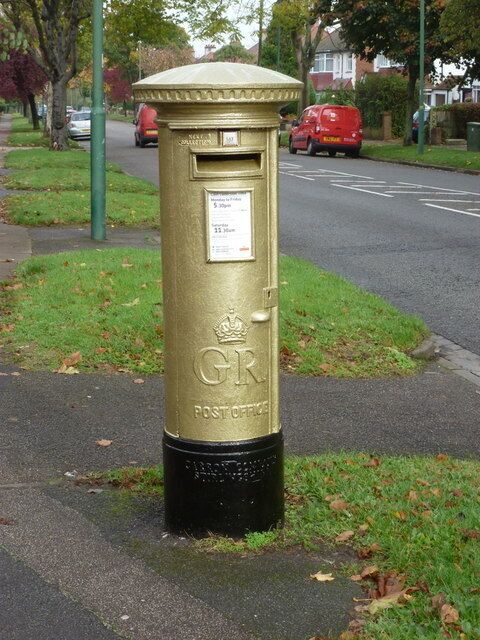 David Weir's gold postbox (No. SM6 152) at Foresters Drive, Wallington, London.