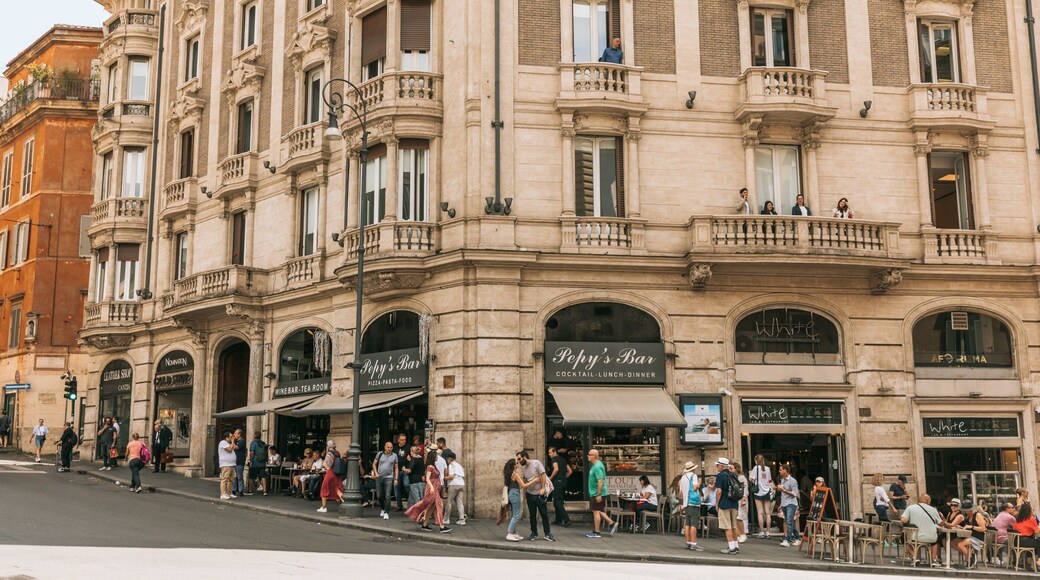 Colonna showing street scenes, a city and heritage architecture