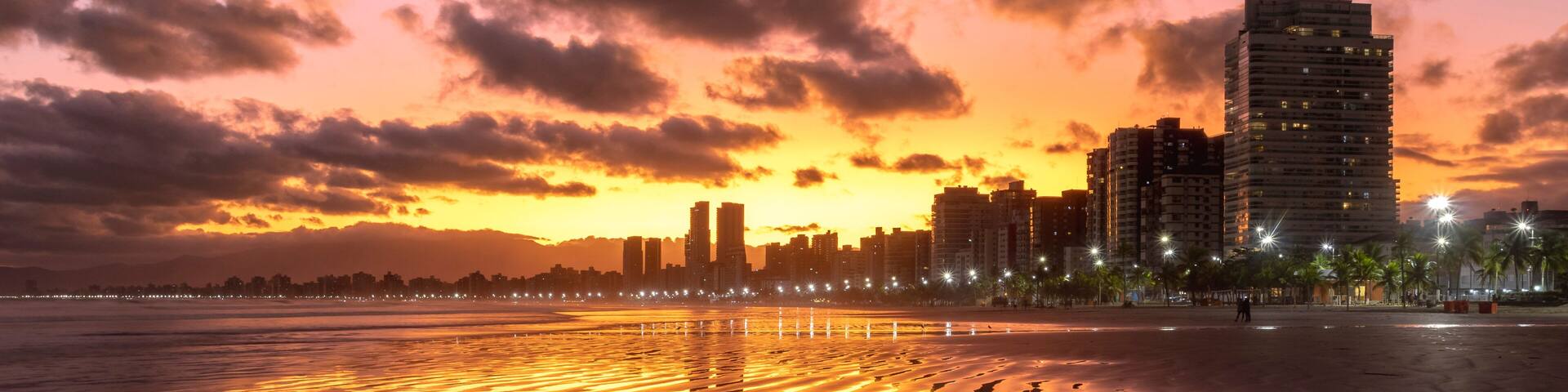 Imagens da praia no por do sol litoral paulista