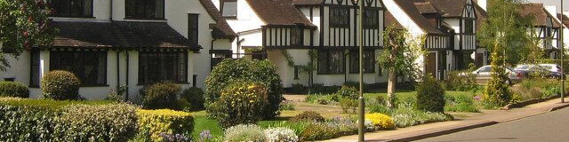 Willett Way Various builders were involved in developing Petts Wood in the late 1920s/1930s, and provided they subscribed to the overall vision of Basil Scruby, the man behind the concept of Petts Wood as a green field "garden suburb", they were allowed to leave their individual mark. These houses in Willett Way were built by one of the best known builders in Petts Wood, Noel Rees, typified by his "Tudor" style. Willett Way is one of a number of sites in Petts Wood commemorating William Willett, the man behind daylight saving, the precursor of "British Summer Time", who lived in nearby Chislehurst and whose idea came to him while riding in pre-development Petts Wood.