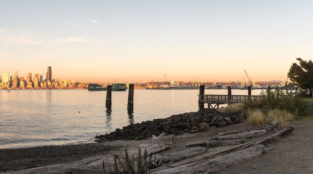 Panoramic view of sunset light over the downtown Seattle, Washington, USA.