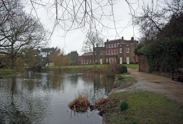 Langtons, Hornchurch Langtons was given to the Borough of Hornchurch in 1929, it was used as council offices until 1965 when Hornchurch became part of Havering. See http://www.friendsoflangtonsgardens.co.uk/ and Langtons for more information
