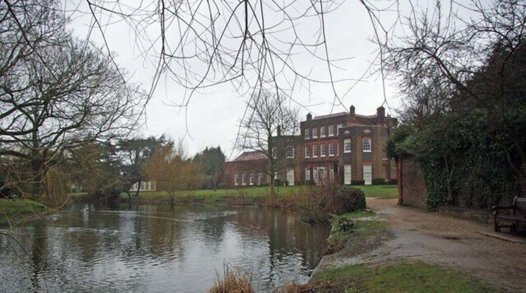 Langtons, Hornchurch Langtons was given to the Borough of Hornchurch in 1929, it was used as council offices until 1965 when Hornchurch became part of Havering. See http://www.friendsoflangtonsgardens.co.uk/ and Langtons for more information