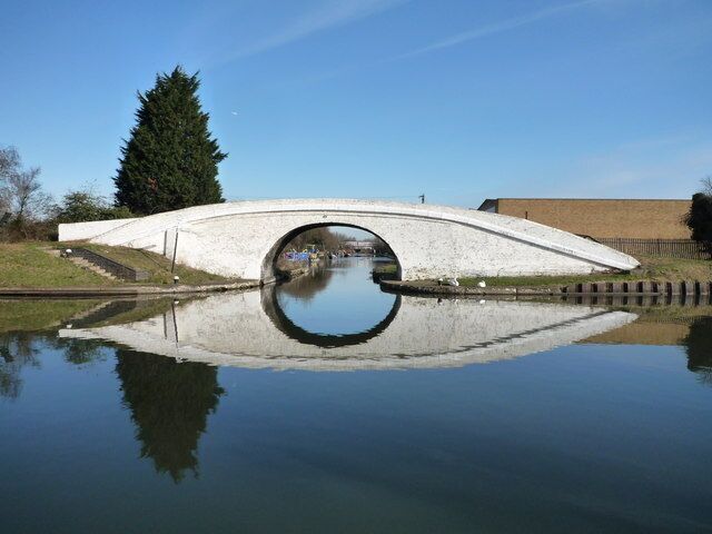 Bulls Bridge, Grand Union Canal Bulls Bridge (built 1801) spans the entrance to the Paddington Arm linking Paddington to Uxbridge. It was begun in 1801 and was joined to the main canal at Bulls Bridge in 1805.