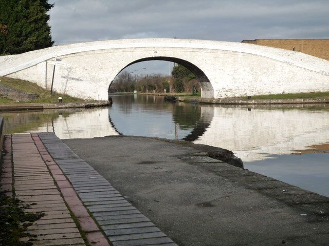 Bulls Bridge, Grand Union Canal Bulls Bridge (built 1801) spans the entrance to the Paddington Arm linking Paddington to Uxbridge. It was begun in 1801 and was joined to the main canal at Bulls Bridge in 1805.