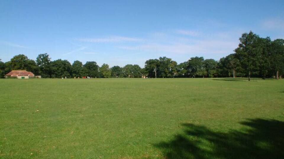 Farnborough Recreation Ground, BR6. Looking northwest near entrance in Lovibonds Avenue.