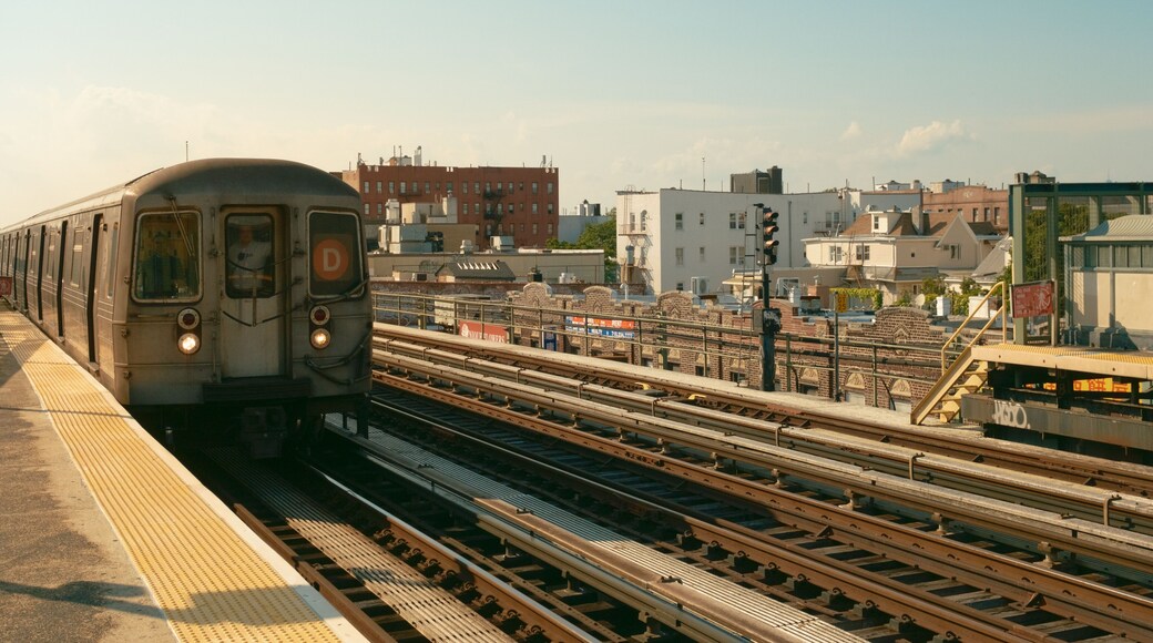 D train at 20th Street Station in Bensonhurst, Brooklyn, New York