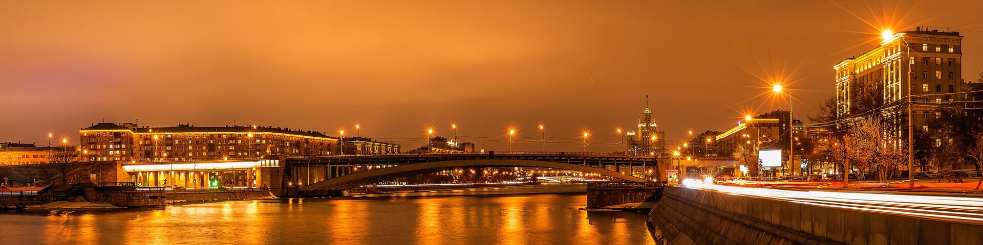 Night Moscow. View of the river and bridge. Downtown, Zamoskvorechye, Krasnokholmskaya Embankment.