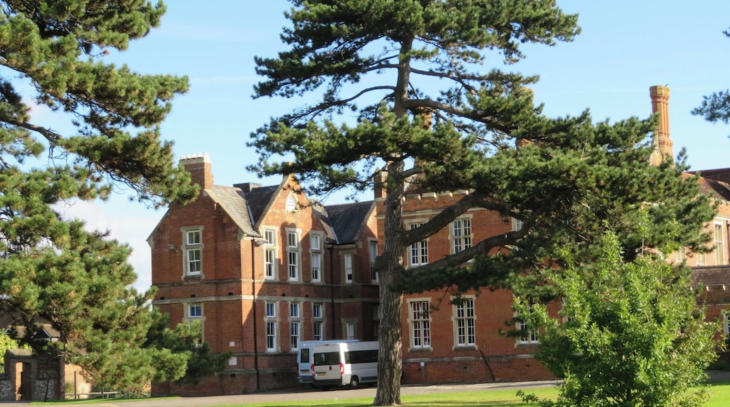 Beddington Place (2 End Wings) Wikidata has entry Q26640099 with data related to this item.