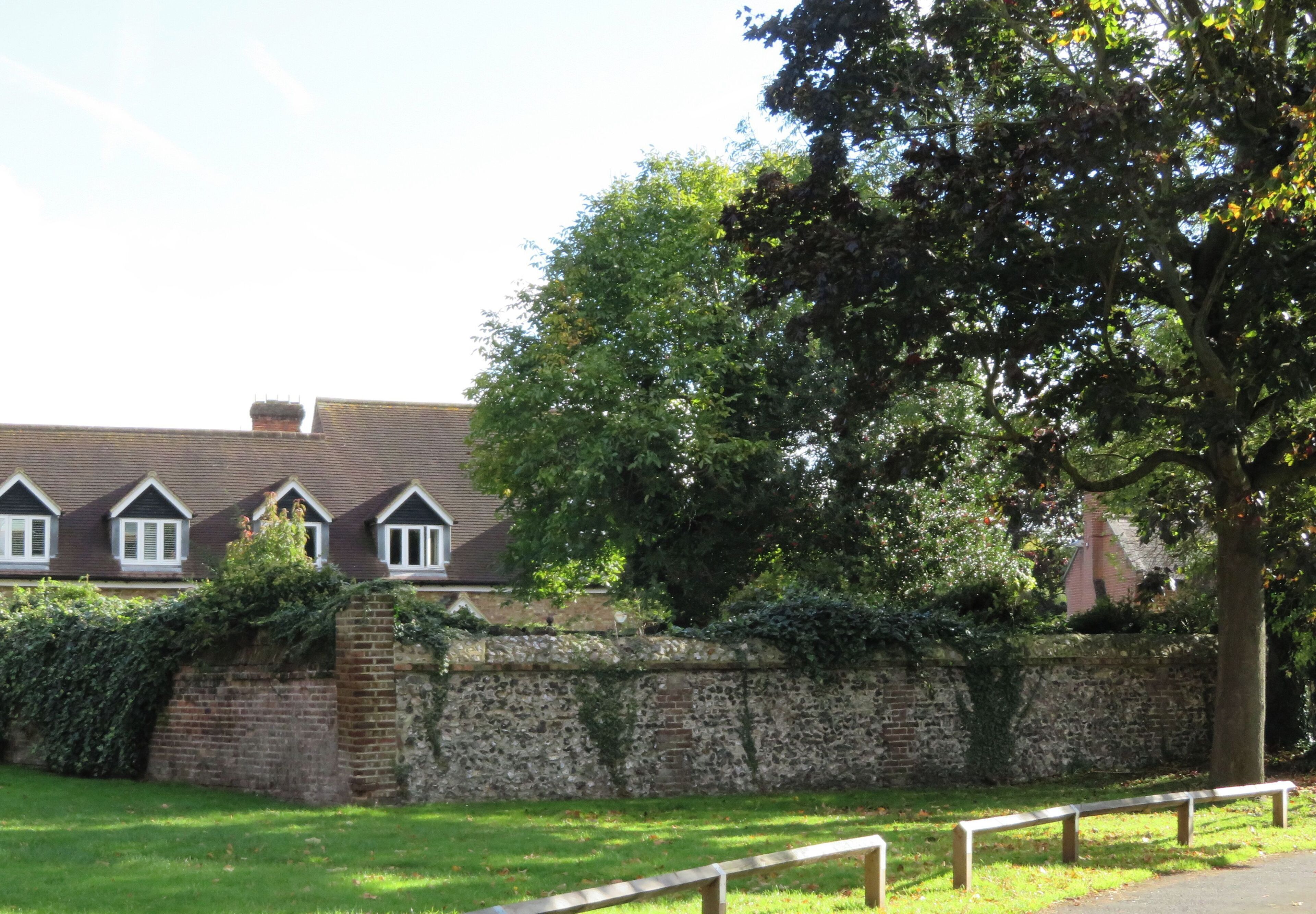 Wall To South West Of Beddington Park Cottages Wikidata has entry Q26587865 with data related to this item.