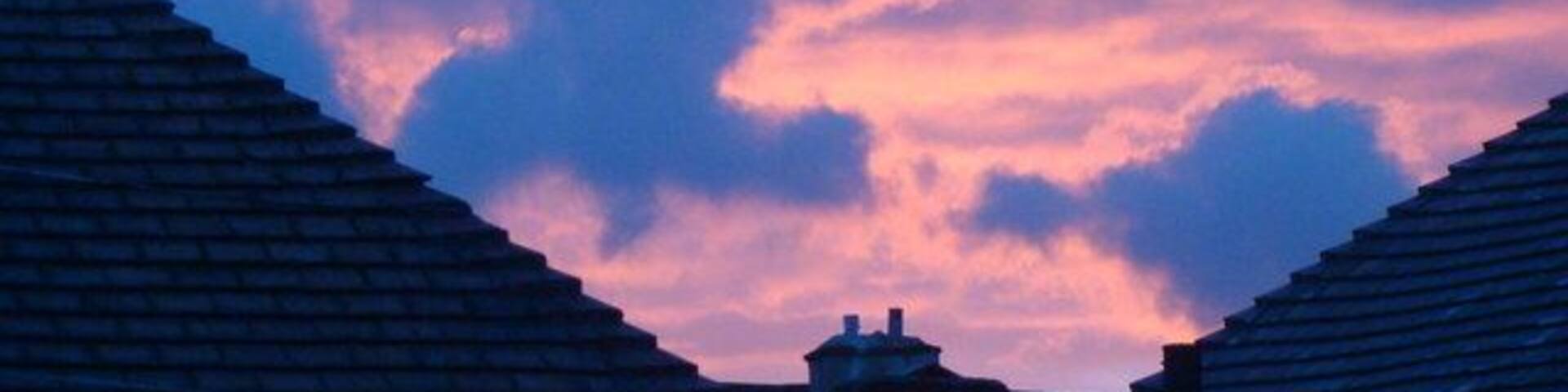 Red sky at night, shepherd's delight... How true that is I can't say, because I don't remember there being any sunny weather the next day! Anyhow, this pleasant sunset over Valentines Park makes an interesting sight, since the sky is mostly dull and grey, and yet we still have the colours of sunset peeking through! This was taken between the rooftops of numbers 17 and 19 Middleton Gardens - the concrete chimney in the background being one on the rear of a Perth Road house - looking south-south west towards Valentines Park.